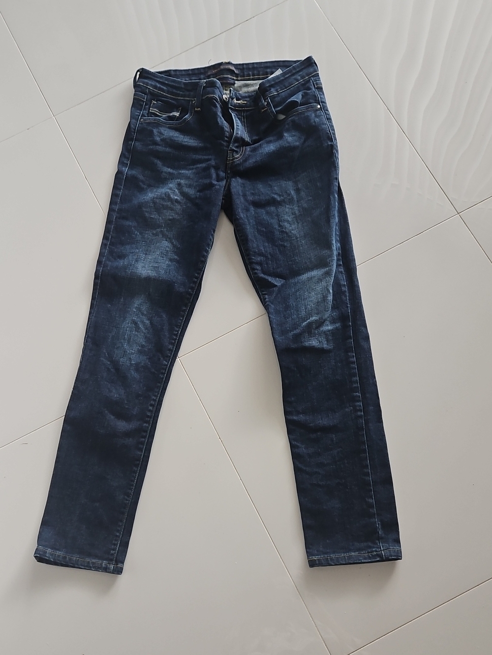 Levi's Women's Dark Wash Mid Rise Skinny Jeans. The Original Jeans